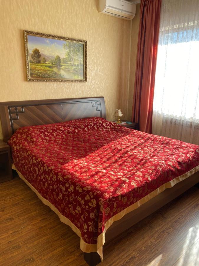 Готель «Вишневий Сад» Mukatsjeve Eksteriør bilde